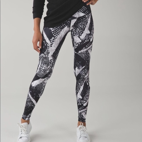 lululemon athletica Pants - Lululemon Mid-Rise Wunder Under Size 6